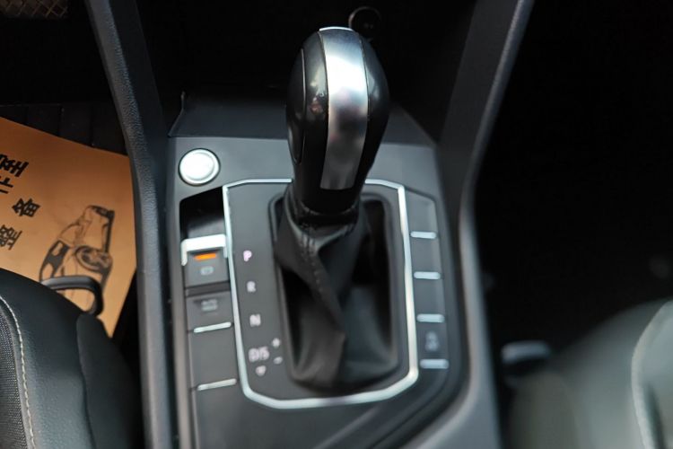 大众 途观L 2022款 330TSI 自动两驱舒享版中控内饰18