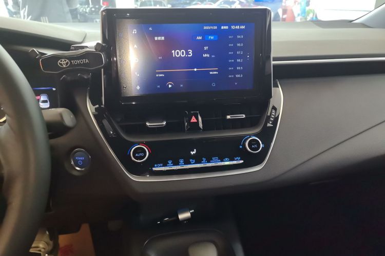 丰田 雷凌 2021款 双擎 1.8H E-CVT运动版局部细节16