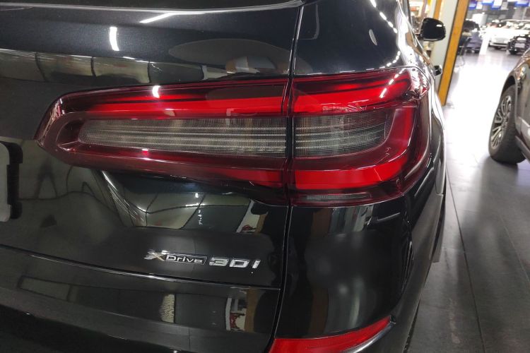 宝马X5(进口) 2022款 xDrive30i M运动套装车身外观9