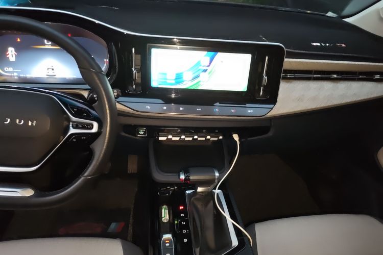 宝骏RM-5 2019款 1.5T CVT 24小时在线尊贵型 6座中控内饰16