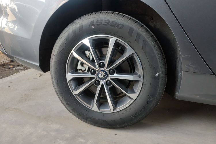 比亚迪 秦PLUS 2024款 荣耀版 DM-i 55KM领先型车身外观6008