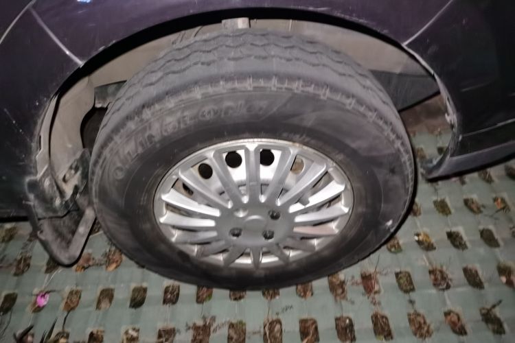 东风御风 御风 2023款 V9+ 2.0T 手动前驱多功能短轴中顶5/6座车身外观6007