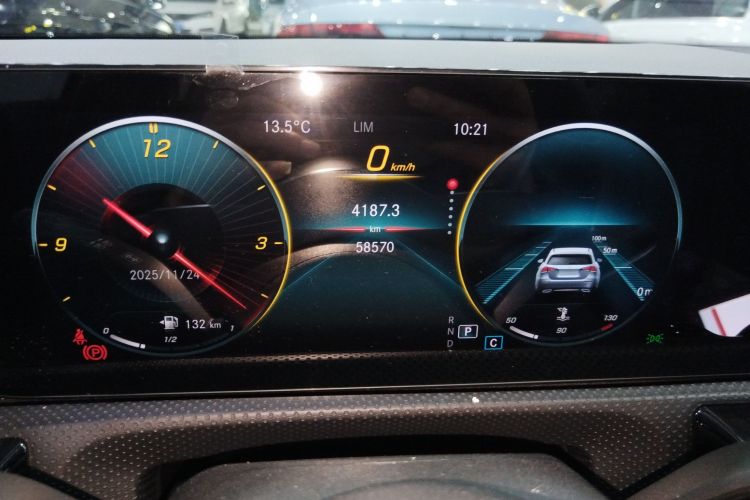 奔驰A级 2021款 改款 A 180 L 运动轿车中控内饰14