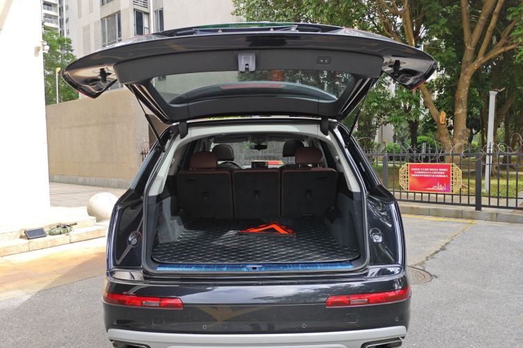奥迪Q7 2019款 55 TFSI 技术型机舱底盘23