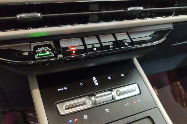 林肯 冒险家 2023款 2.0T 两驱尊享版中控内饰18