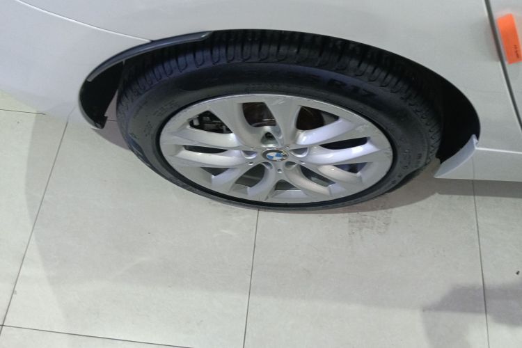 宝马2系旅行车 2016款 220i 领先型车身外观6008