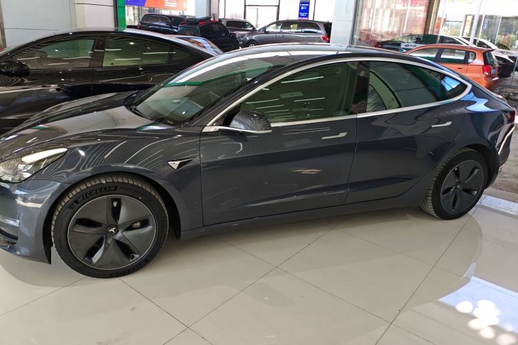 特斯拉 Model 3 2020款 长续航后轮驱动版车身外观4