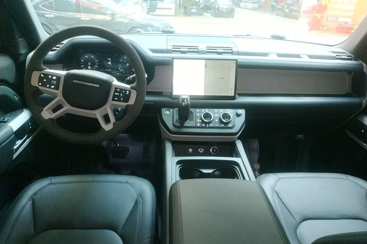 路虎卫士 2024款 110 3.0T P400 暗黑特别版中控内饰7002