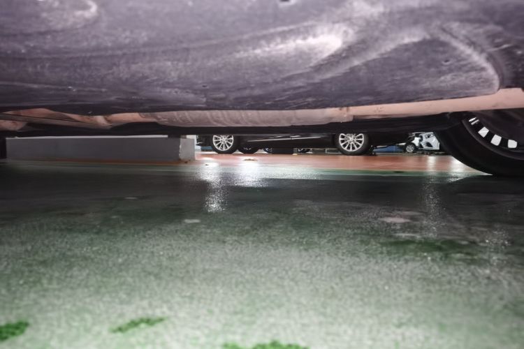 奔驰E级 2014款 E 260 L 豪华型局部细节9003