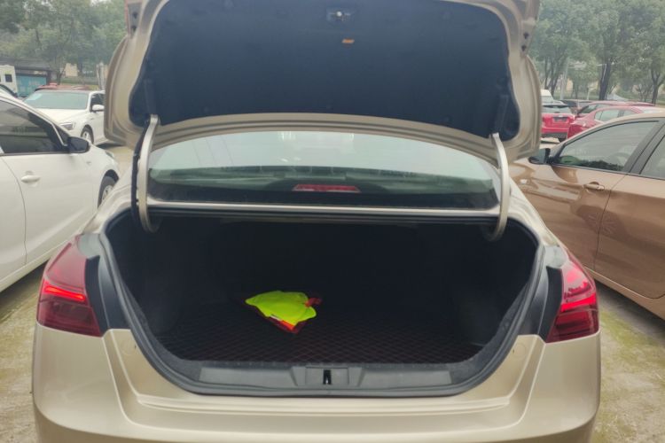 吉利汽车 帝豪 2020款 1.5L 手动向上版机舱底盘23