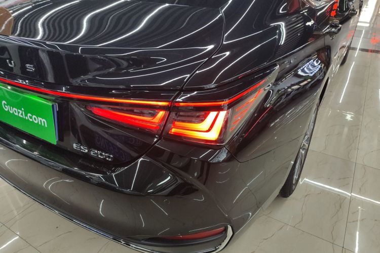 雷克萨斯ES 2025款 200 臻享版车身外观9