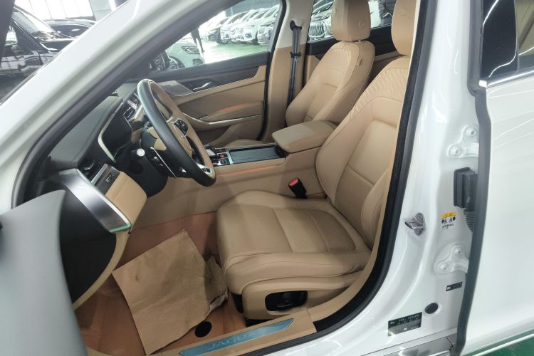 捷豹XFL 2024款 2.0T P250 两驱尊享豪华版中控内饰19