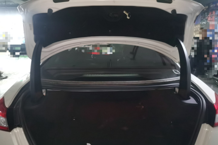 玛莎拉蒂 Ghibli 2014款 3.0T 标准版中控内饰23