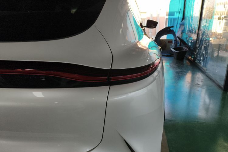 智己汽车 智己LS7 2023款 100kWh Lux后驱版车身外观9