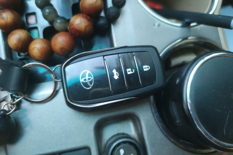 丰田 汉兰达 2013款  2.7L 两驱5座紫金版中控内饰11