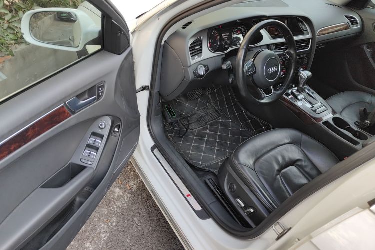 奥迪A4L 2016款 35 TFSI 自动舒适型中控内饰7003