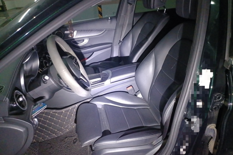 奔驰C级 2019款 C 260 L 运动版局部细节19