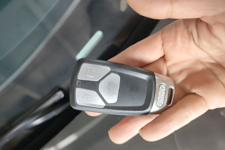 奥迪Q2L 2018款 35 TFSI 上市专享版 国VI中控内饰7001