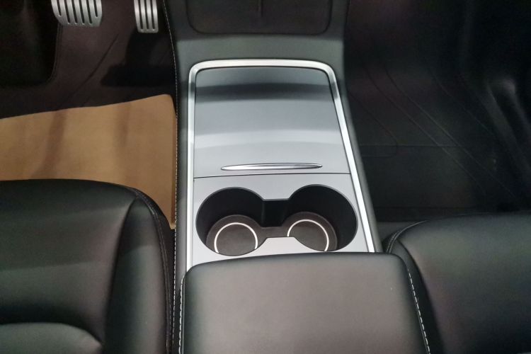 特斯拉 Model Y 2022款 Performance高性能全轮驱动版中控内饰18