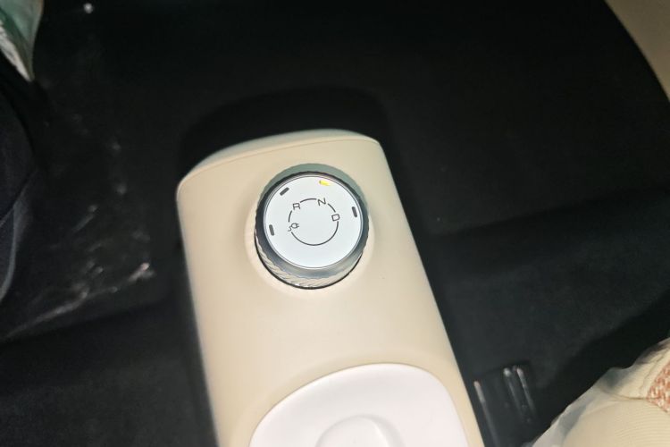 五菱汽车 宏光MINIEV 2024款 第三代 215km 青春版中控内饰18