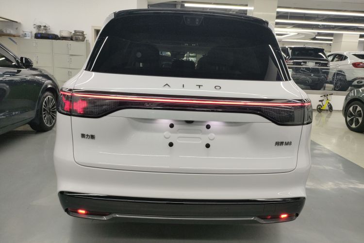 鸿蒙智行 问界M8 2025款 增程 Ultra版 53.4kWh 5座版车身外观6004