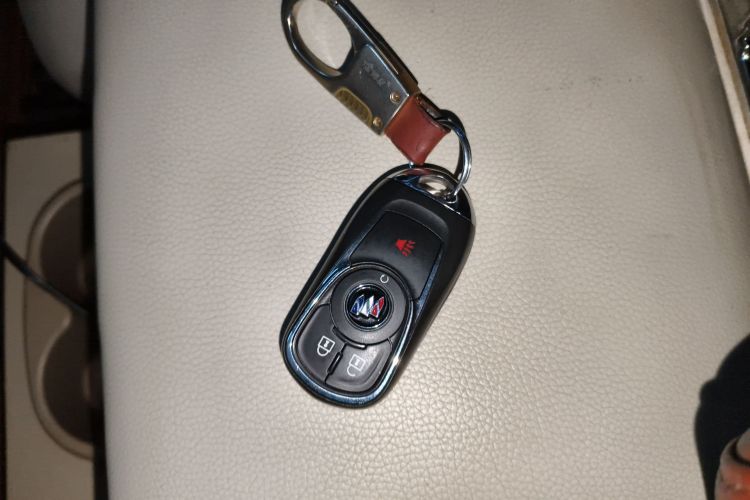 别克GL8 2020款 陆上公务舱 652T 舒适型中控内饰7001