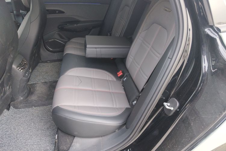 红旗EH7 2025款 600 智选版中控内饰7004