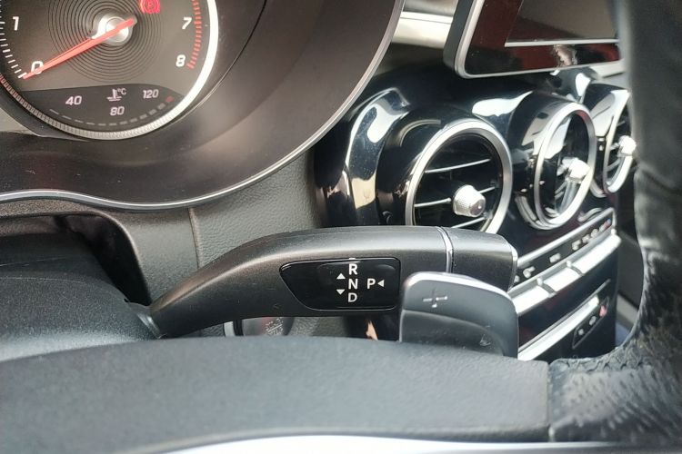 奔驰C级 2018款 C 200 运动版中控内饰18