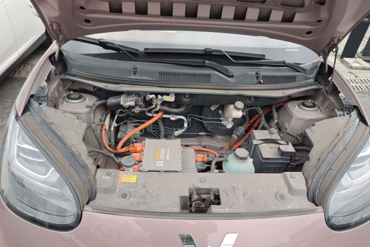 五菱汽车 五菱缤果 2023款 333km 灵犀互联款机舱底盘24