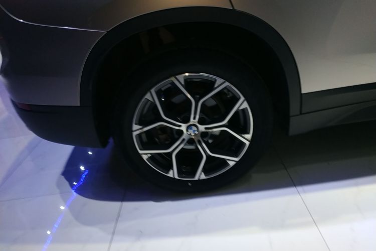 宝马X1 2022款 sDrive25Li 领先型车身外观6008