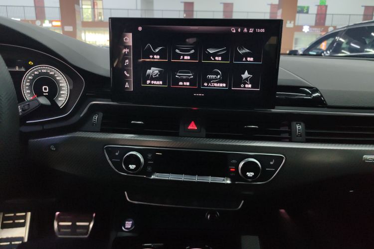 奥迪A4L 2024款 40 TFSI quattro RS套件燃速型中控内饰16