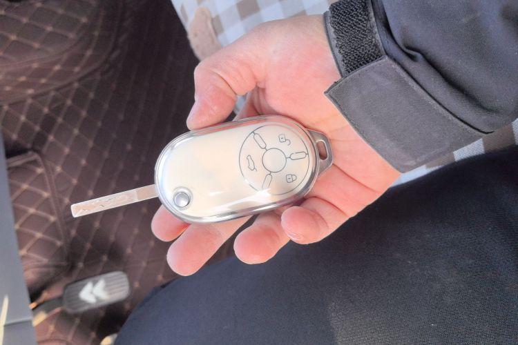 奔腾小马 2025款 222km 灵动马中控内饰7001