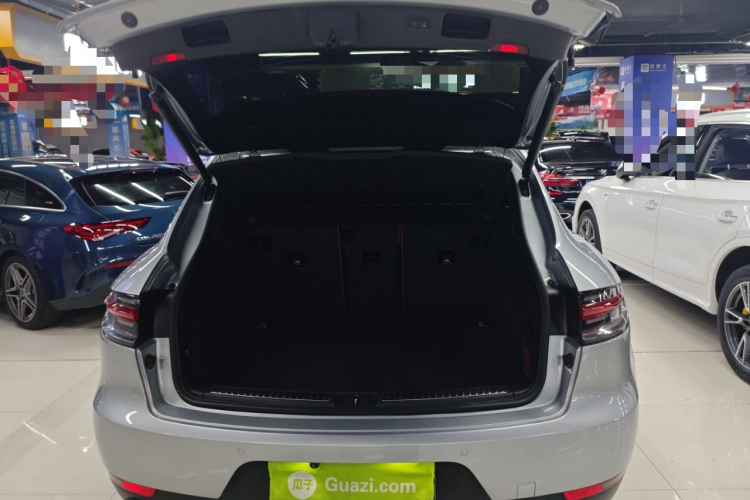 保时捷 2020款 Macan 2.0T机舱底盘23
