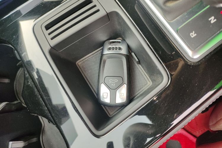 奥迪A4L 2023款 40 TFSI Bang&Olufsen 星夜版中控内饰7001