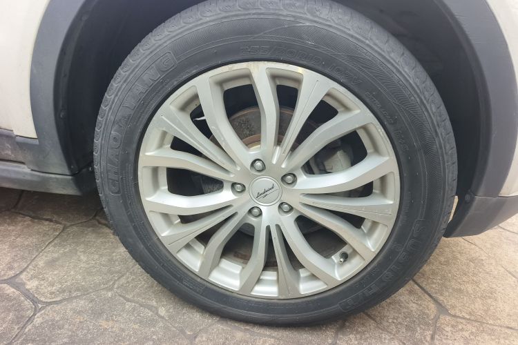 陆风X7 2015款 2.0T 全景尊贵版车身外观10