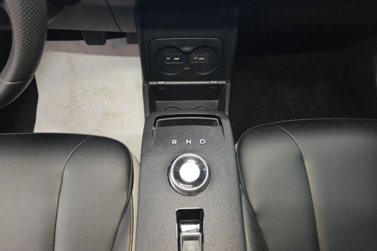 吉利几何 几何E 2022款 320KM 乖巧虎 5座中控内饰18