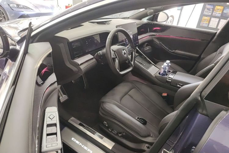 腾势Z9 2024款 1100km 四驱Max版中控内饰20