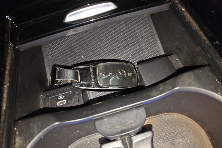 奔驰GLB 2024款 改款 GLB 220 时尚型中控内饰11