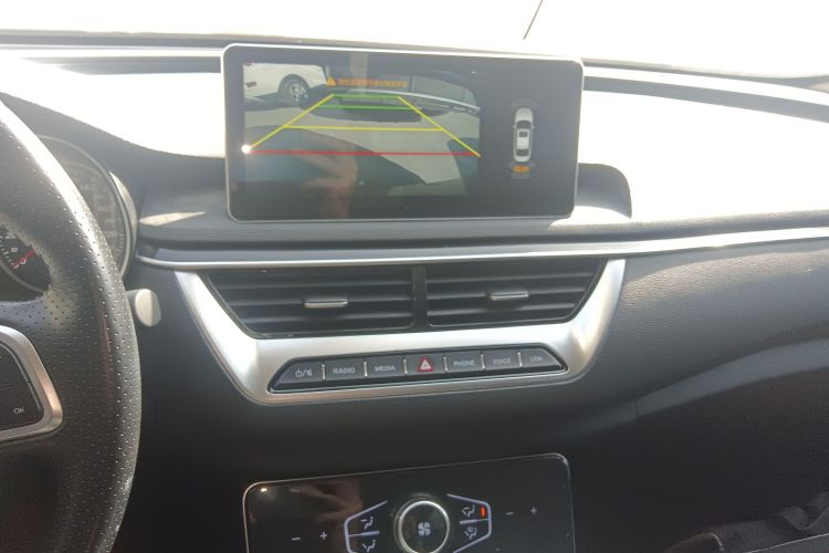 红旗H5 2022款 经典款 改款 1.5T DCT旗韵版中控内饰16