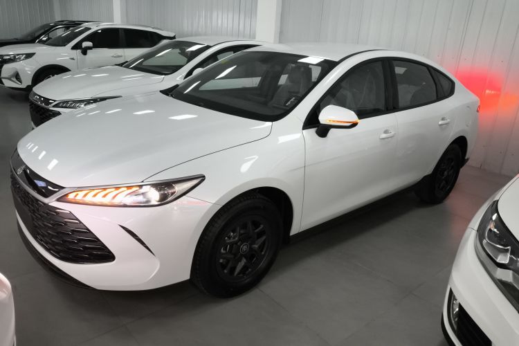 比亚迪 秦PLUS 2025款 DM-i 智驾版 128KM进取型车身外观4