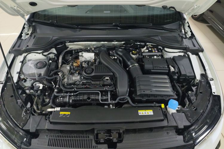 大众 高尔夫 2025款 300TSI R-Line机舱底盘24