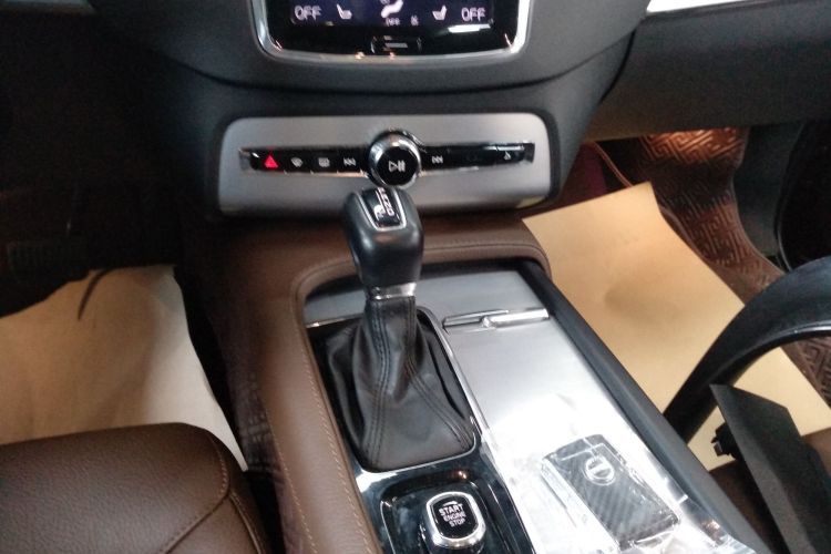 沃尔沃XC90 2019款 T5 智逸版 5座 国VI中控内饰18