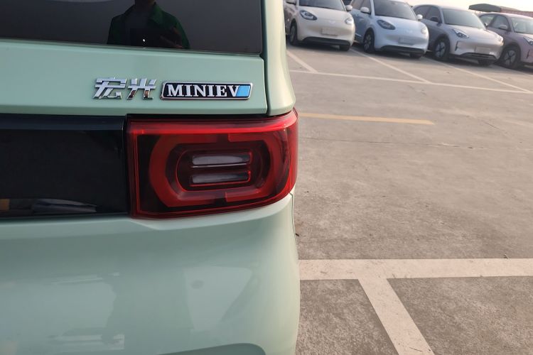 五菱汽车 宏光MINIEV 2021款 马卡龙时尚款 磷酸铁锂车身外观9