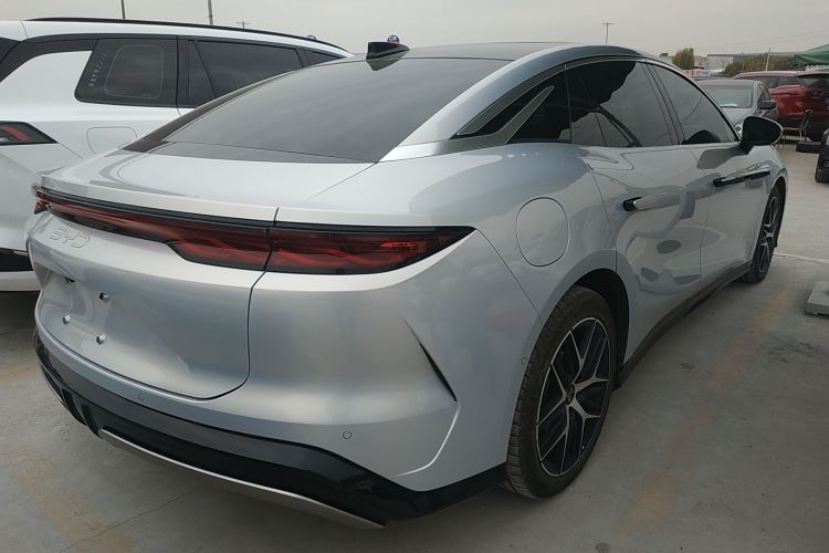 比亚迪 汉L 2025款 EV 四驱激光雷达旗舰型车身外观6005