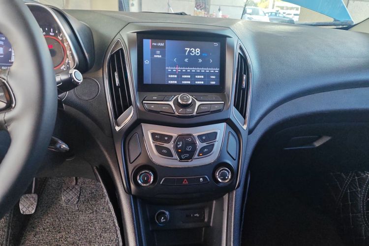 奇瑞 艾瑞泽5 2016款 1.5L 手动领锐版中控内饰16