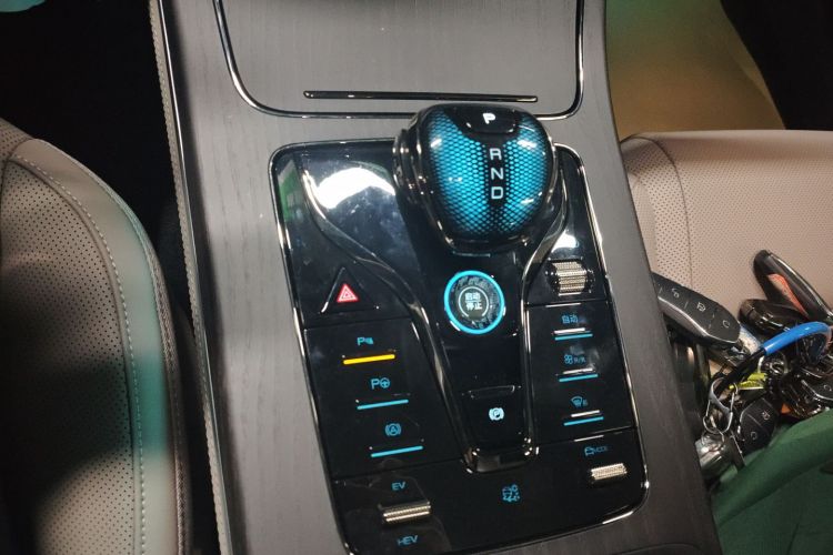 比亚迪 汉 2025款 DM-i 智驾版 125KM激光雷达旗舰型中控内饰18