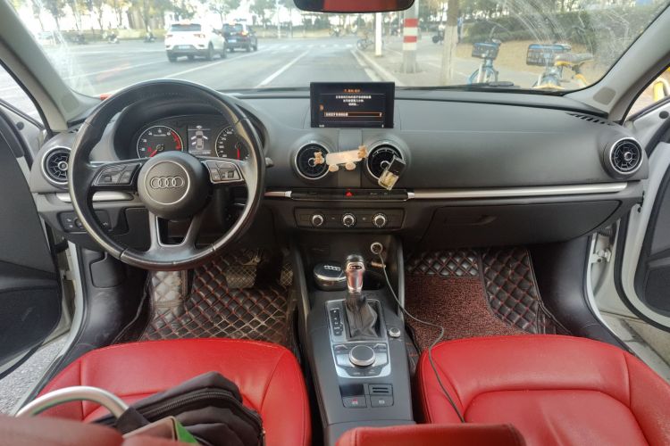 奥迪A3 2018款 30周年年型 Limousine 35 TFSI 进取型中控内饰12