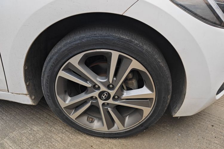 现代 领动 2016款 1.6L 自动智炫·精英型车身外观10