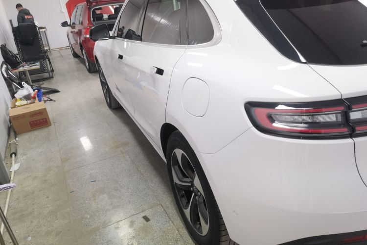 鸿蒙智行 问界M5 2022款 增程后驱标准版车身外观4