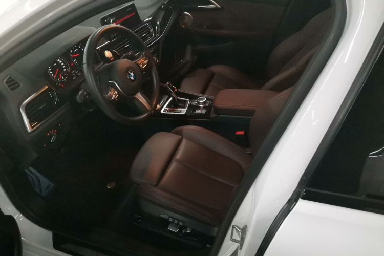 宝马1系 2021款 120i M运动曜夜版中控内饰19